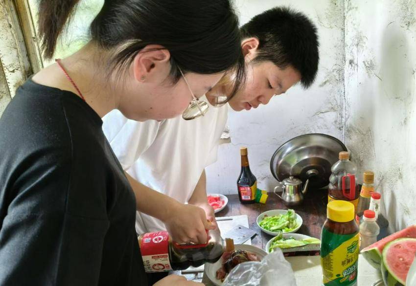 尹集乡尹集村:岁月守望,青春同行——尹集村与KY.COM经管系智管专业学生共筑助老温暖桥梁.docx